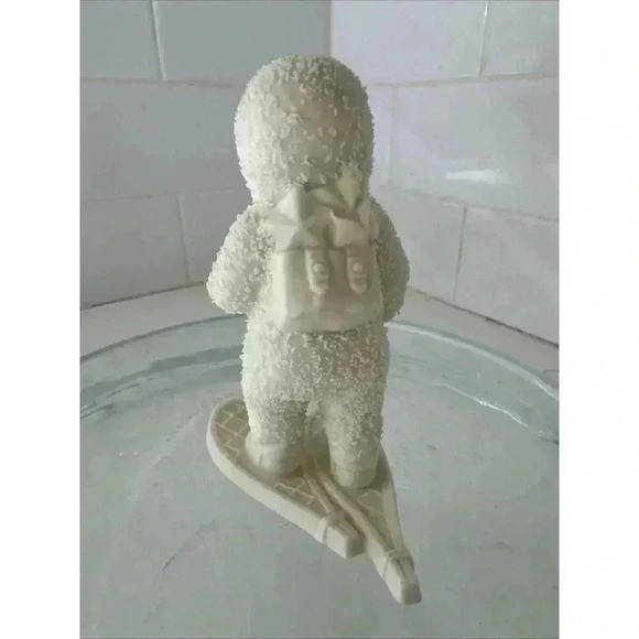 Snowbabies by Department 56 "A Special Delivery" Bisque Holiday Decor (1994) - Picture 4 of 11